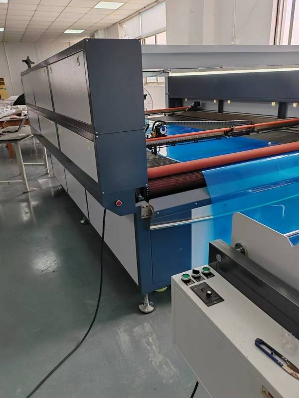 PE薄膜激光切割机